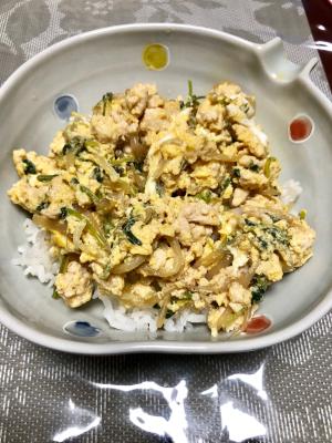 簡単 節約夕飯 鶏ひき肉 豆苗 もやしの卵丼ぶり レシピ 作り方 By 管理栄養士mikamama 楽天レシピ