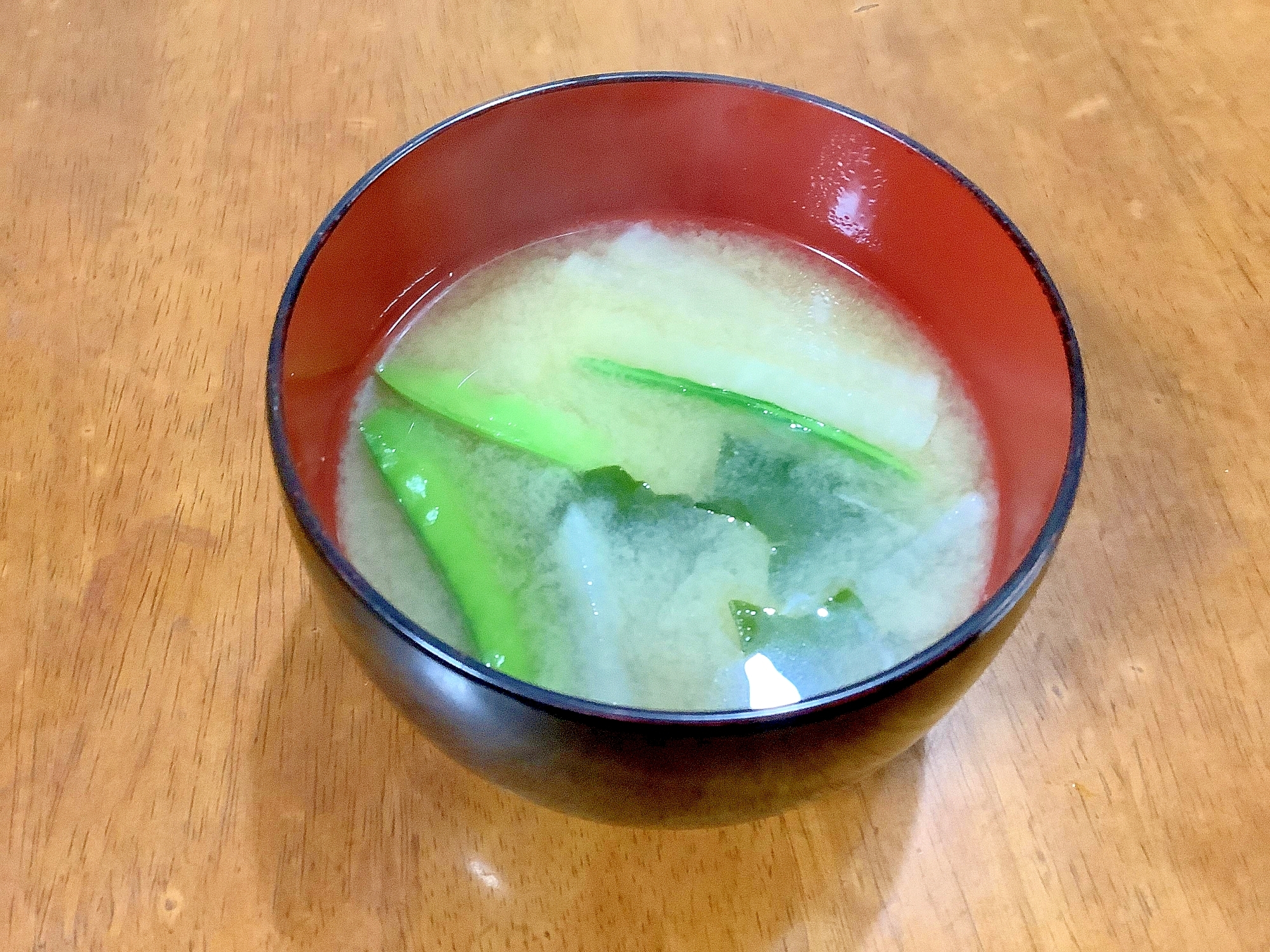 大根と絹さやとわかめの味噌汁