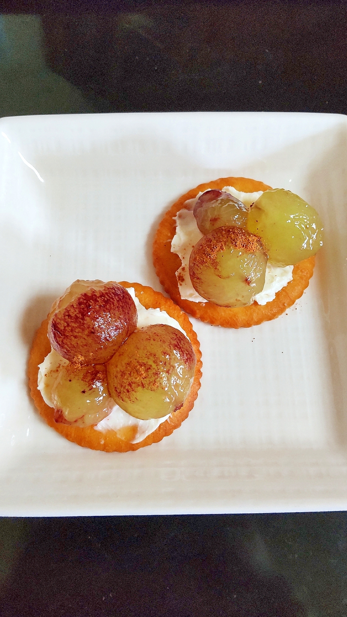 ぶどうとクリームチーズのカナッペ