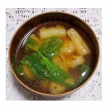 ほうれん草と油揚げの冷やし味噌汁（昆布だし）