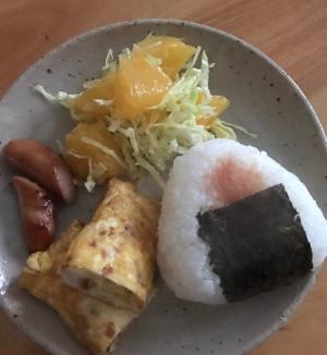 たらこおむすびとベーコンビッツの卵焼きの朝ごはん レシピ 作り方 By ボンド子 楽天レシピ