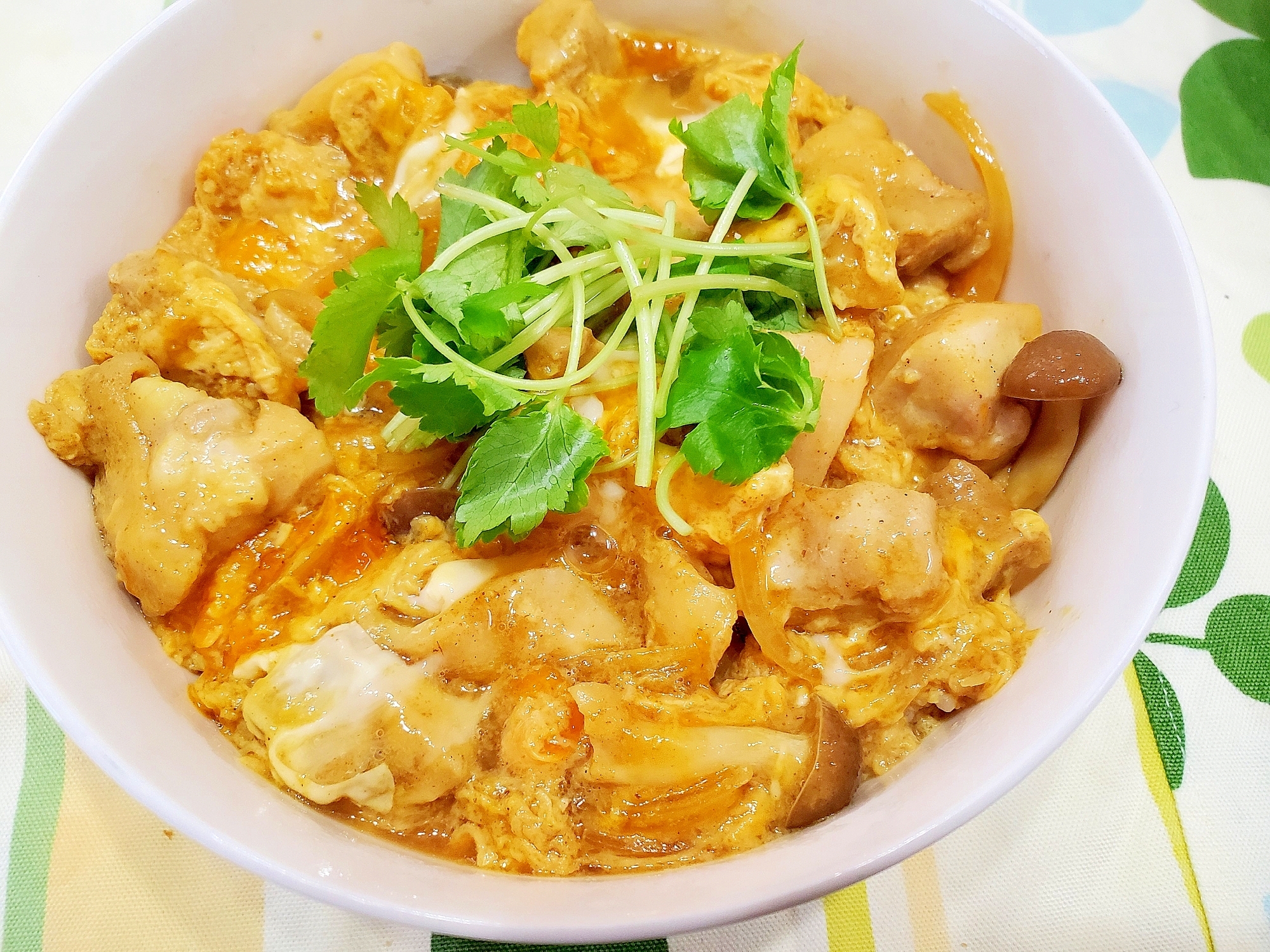 2度入れで簡単！とろとろカレー風味親子丼