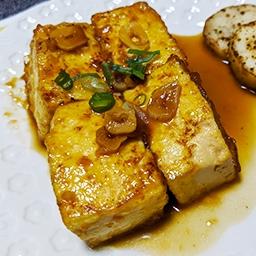 にんにくたっぷり 満足豆腐ステーキ レシピ 作り方 By ひーこ食堂 楽天レシピ