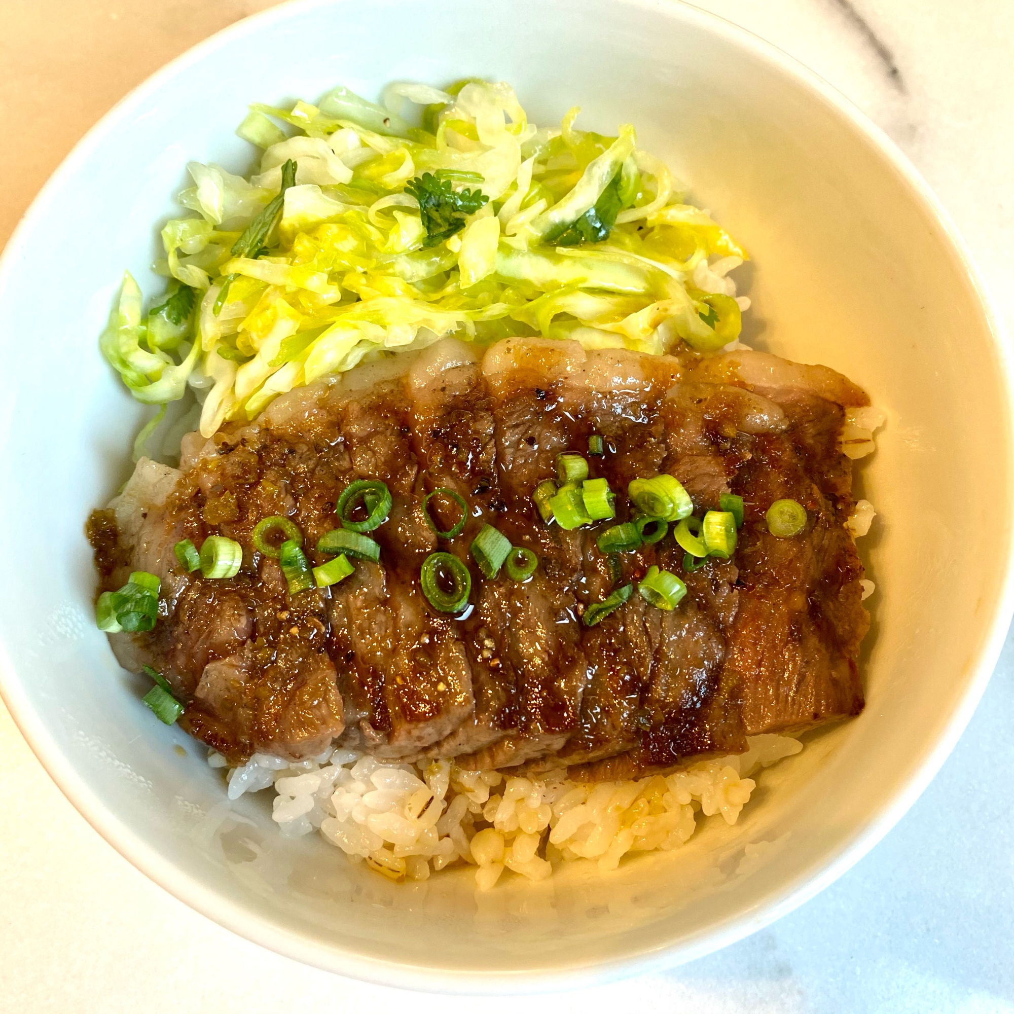 主夫がつくるステーキ丼　簡単柚子胡椒ソースで