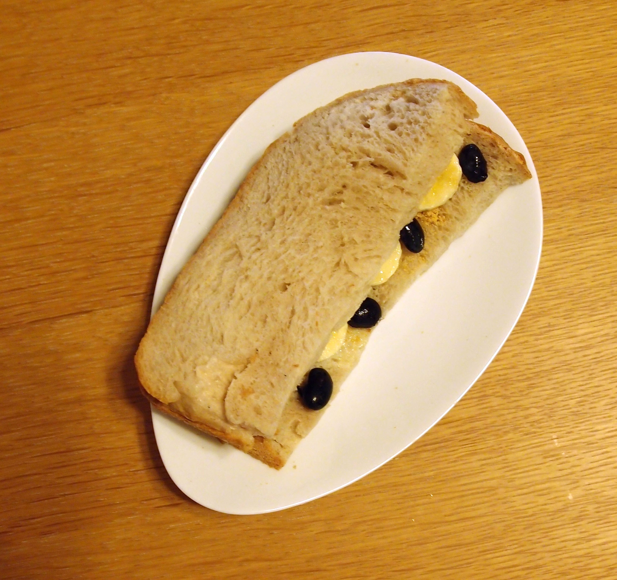 黒豆の煮豆とバナナときな粉の練乳サンド