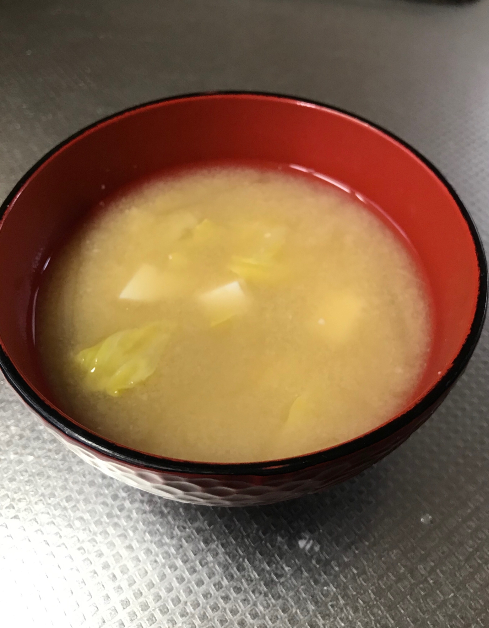 キャベツと豆腐の味噌汁