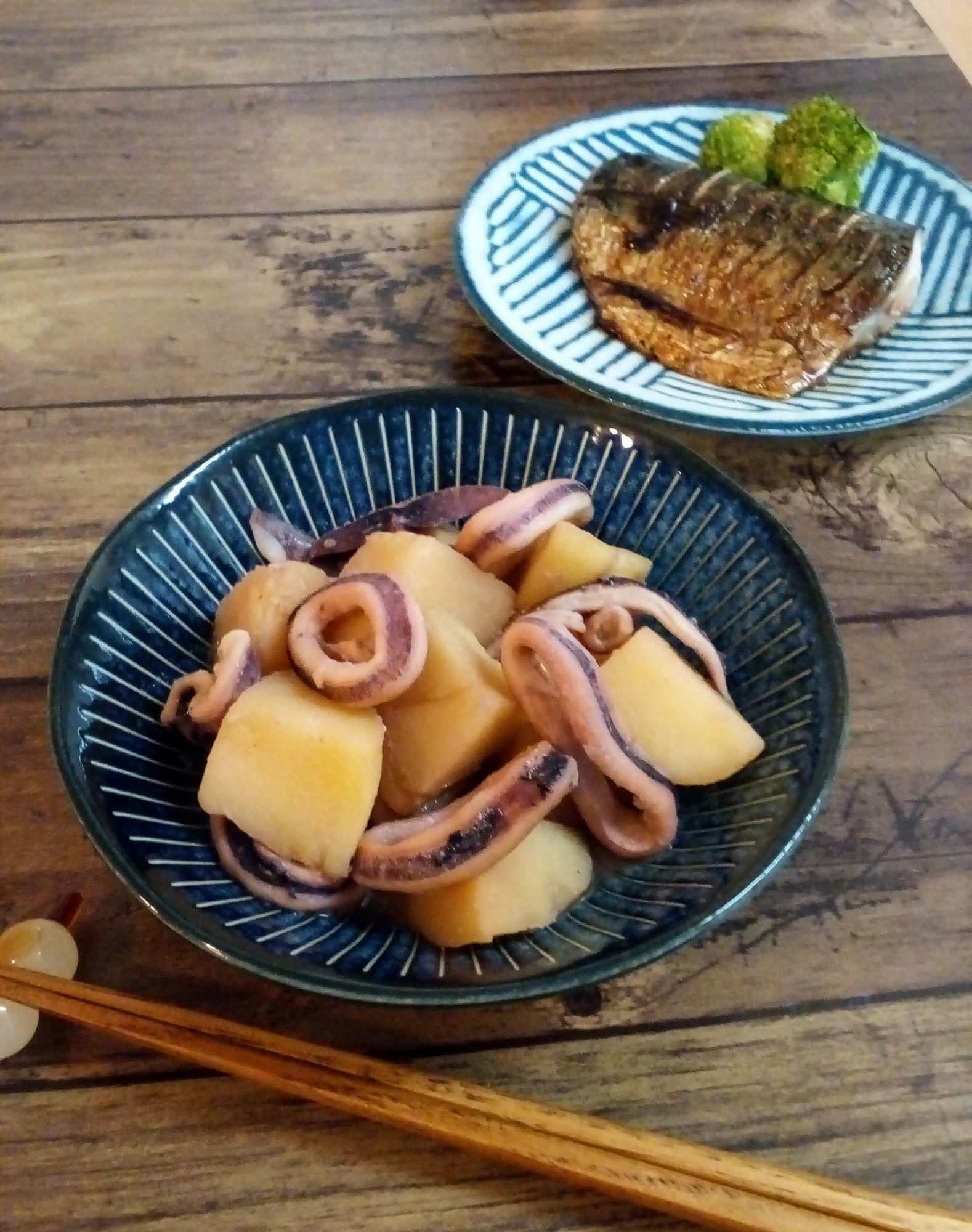 やさしい味にほっとする♡イカとじゃがいもの煮物