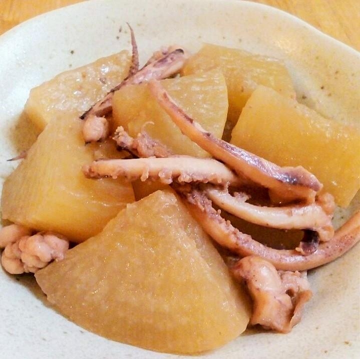 ♪オイスターソースで旨味増す♡いかと大根の煮物