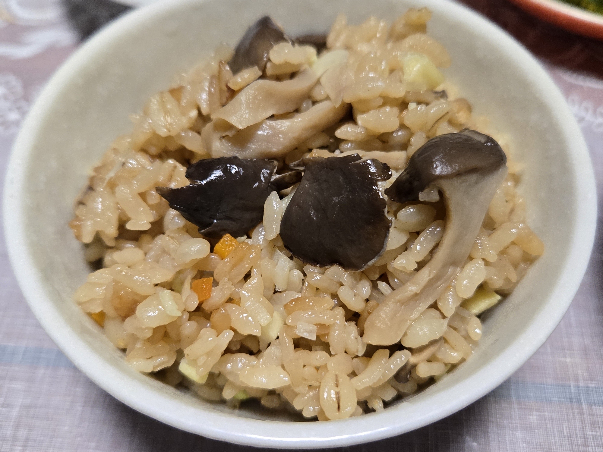 ひらたけとミョウガの炊き込みご飯