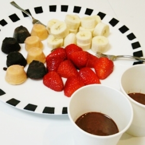 専用鍋がなくてもできる 簡単チョコレートフォンデュ レシピ 作り方 By Hal9923 楽天レシピ
