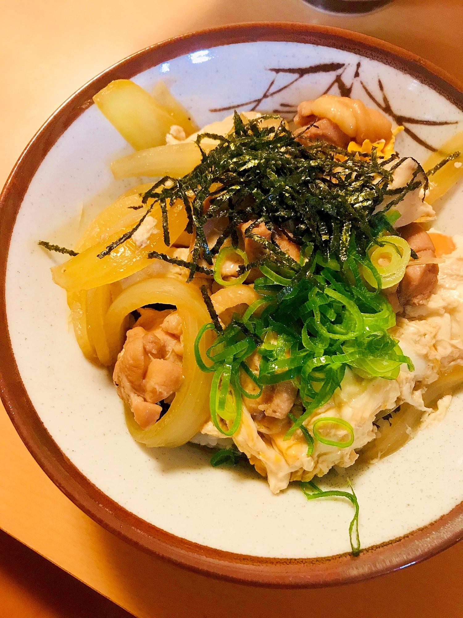 鶏肉のスキ焼き丼/鶏肉の肉じゃが丼