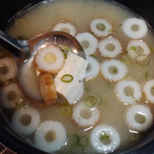 豆腐とちくわとネギのお味噌汁(白味噌)