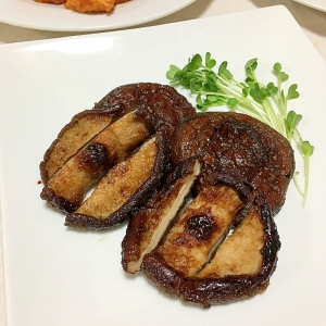 大きなしいたけのジュワ旨にんにく醤油ステーキ レシピ 作り方 By Kuuuma 楽天レシピ