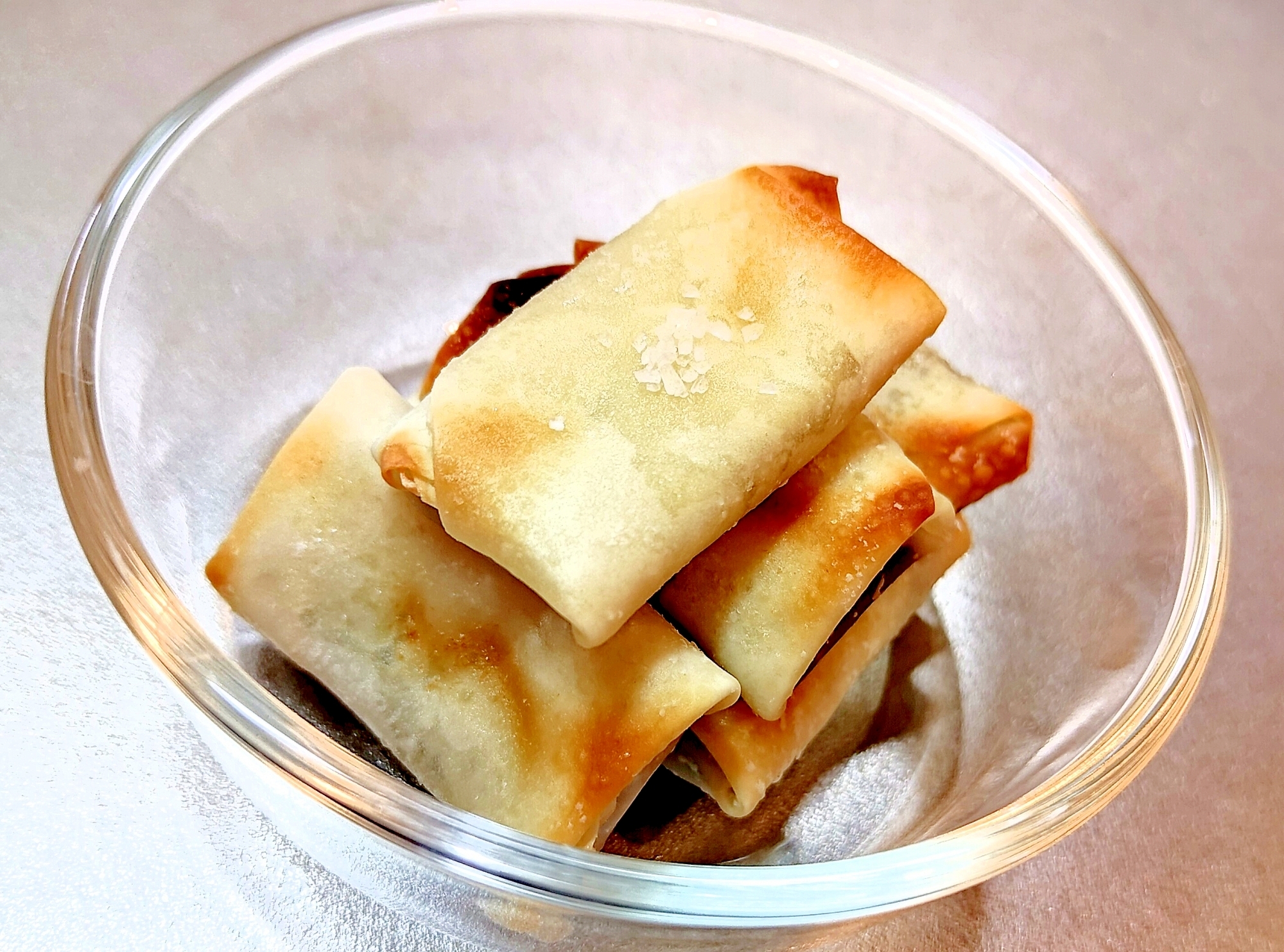 ワンタンの皮で作る♪ちょこっと塩チョコのパイ包み