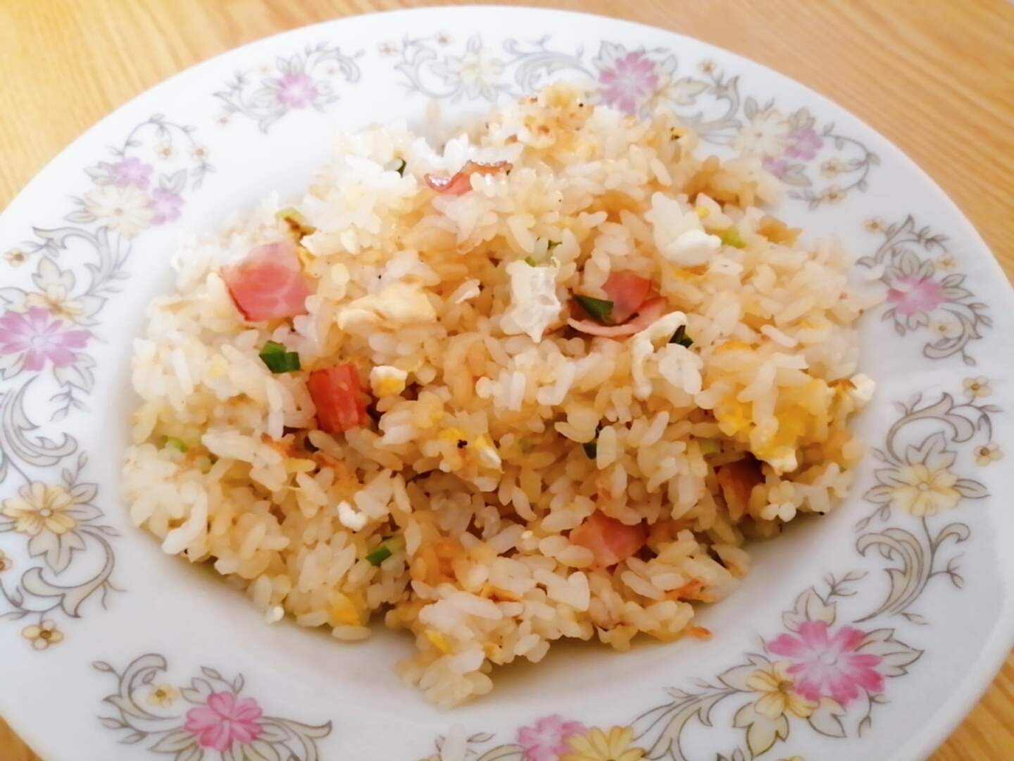 卵とあみえびとベーコンとねぎの炒飯