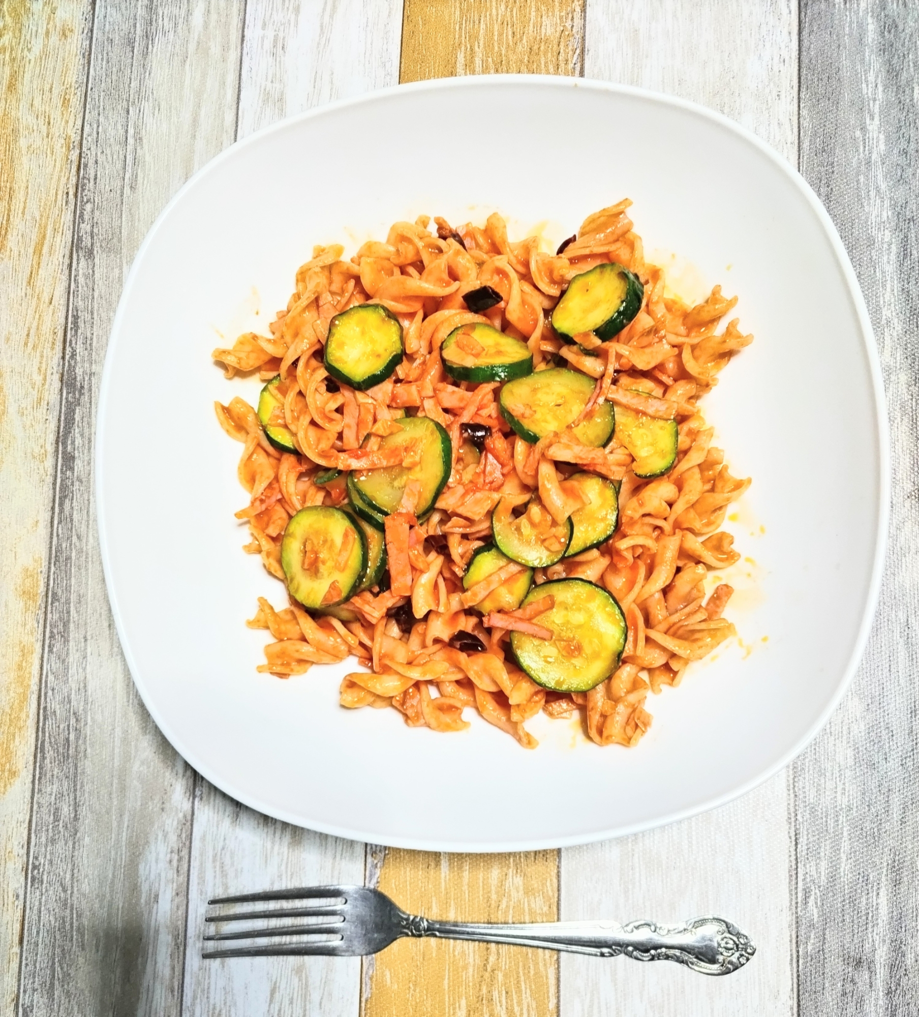 トマトと茄子のスパゲッティアラビアータ