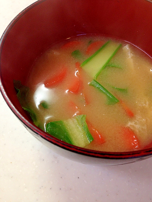 6. 人参と小松菜の味噌汁