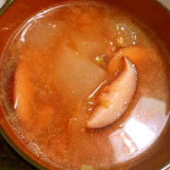 冬瓜と椎茸のニラ味噌汁