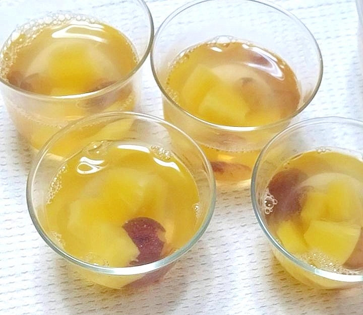 ぶどうとパイン入りのフルーツゼリー