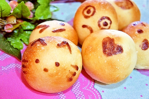 パンを可愛く変身しちゃお♪子供が喜ぶお絵描きパン