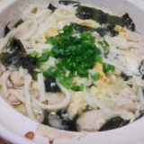 鶏肉とワカメの卵とじ うどん