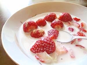 いちごミルクはいちごの一番おいしい食べ方 レシピ 作り方 By ヒツジの国 楽天レシピ