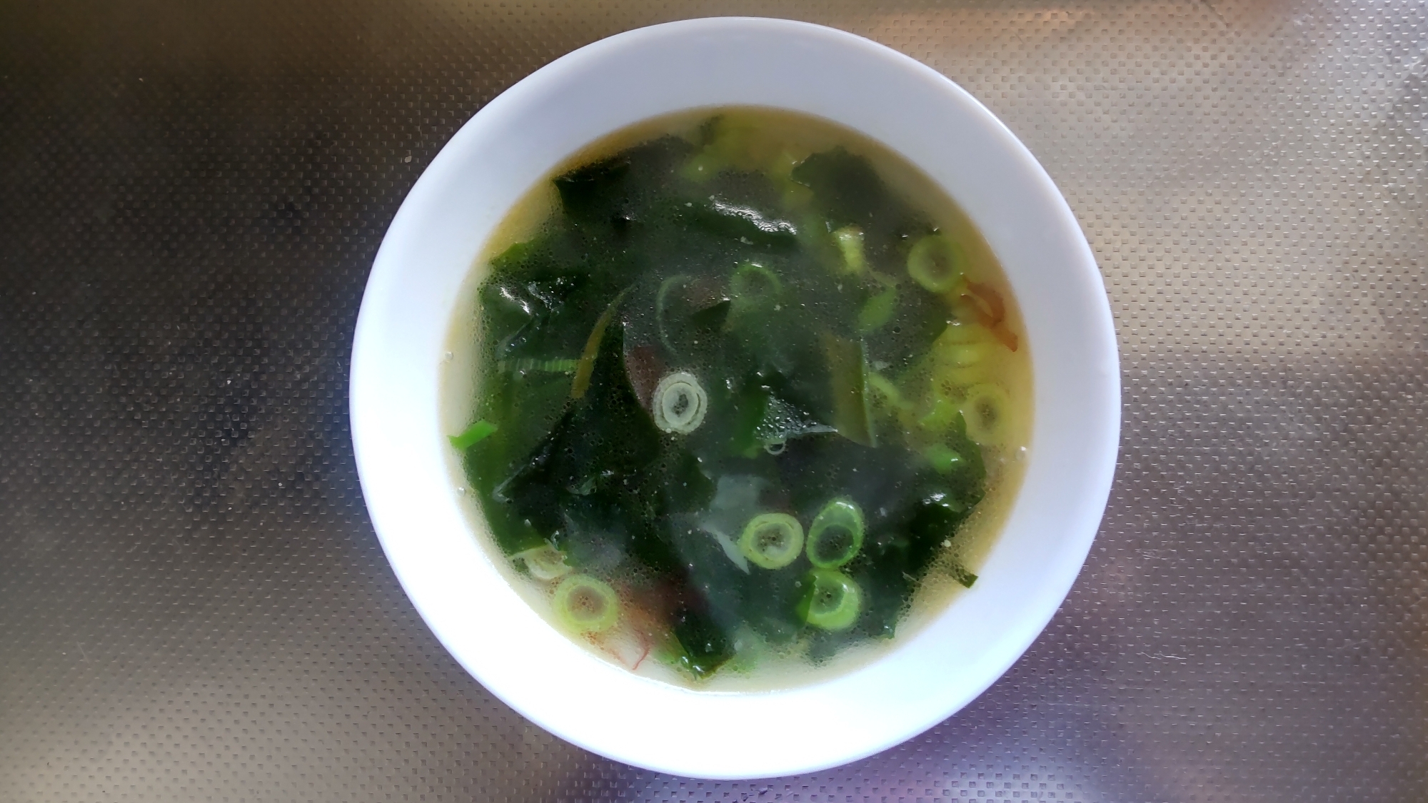 韓国風 わかめスープ 髭シェフのやばうまレシピ