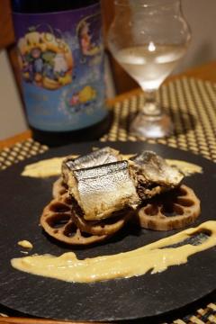 日本酒にワインに、秋刀魚と蓮根の燻製
