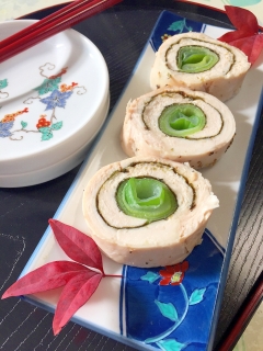 ネギと海苔巻いて♪ぐるぐる巻きの★鶏ハム