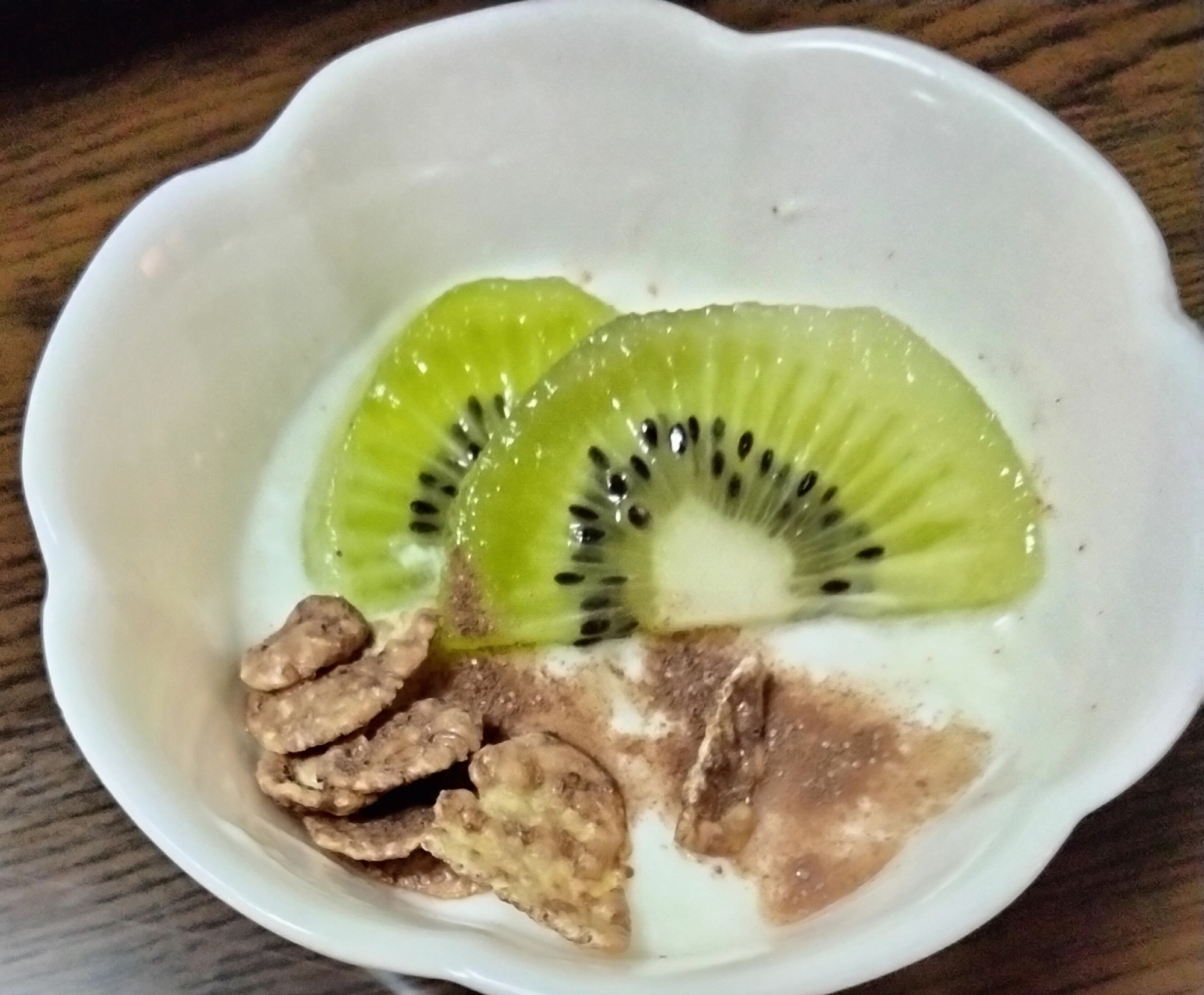今日のヨーグルト♡キウイ&チョコフレーク