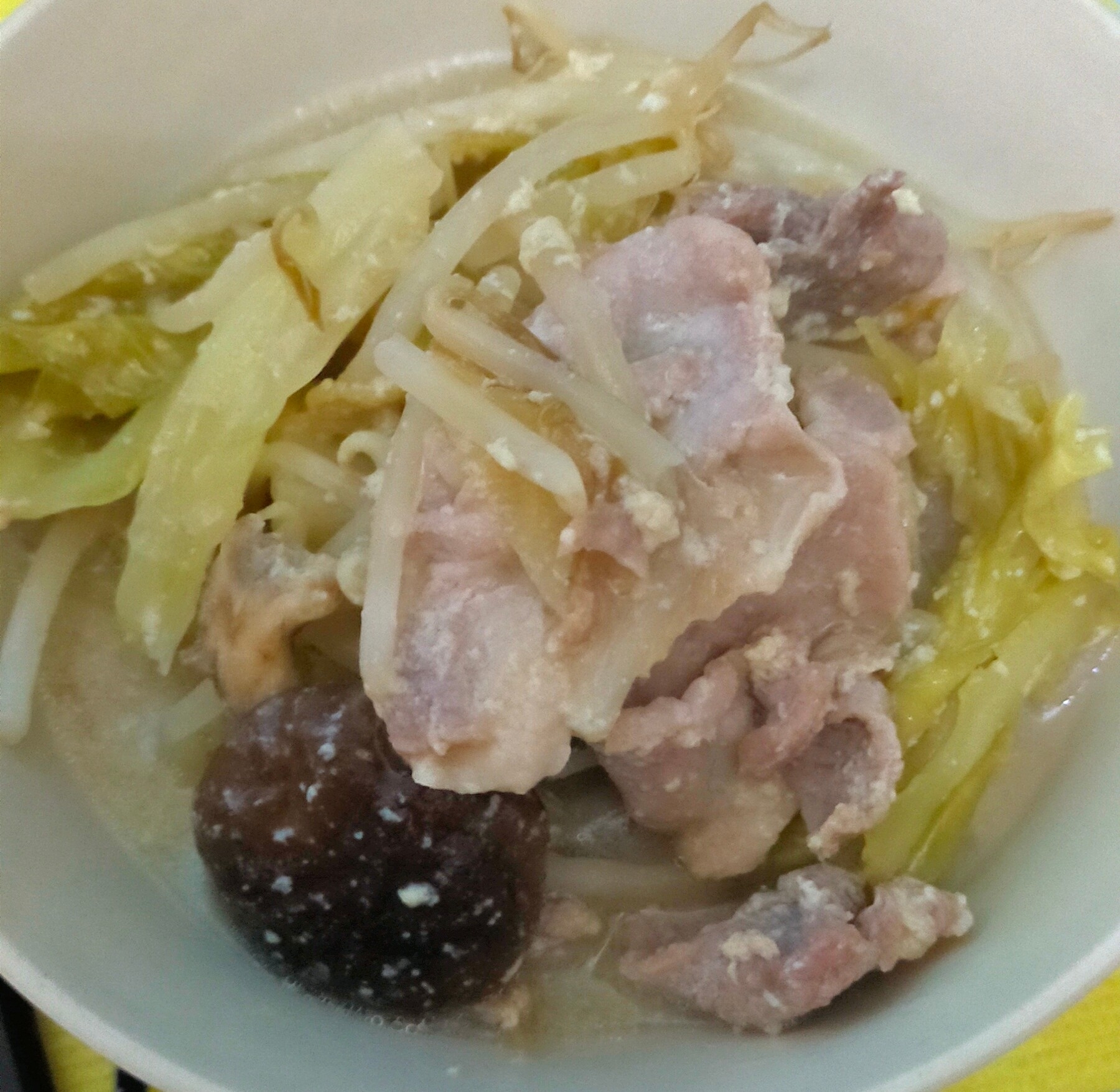 豚肉ともやしの豆乳鍋