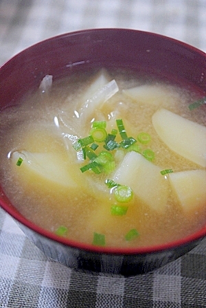 じゃがいもと玉ねぎの味噌汁 レシピ 作り方 By Alohawaii 楽天レシピ