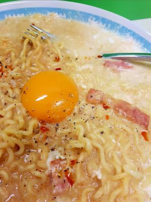 袋麺で ピリ辛カルボナーラ風ラーメン レシピ 作り方 By Acchan66 楽天レシピ