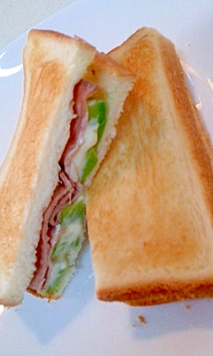 マグロとアボカドのわさび醤油サラダ