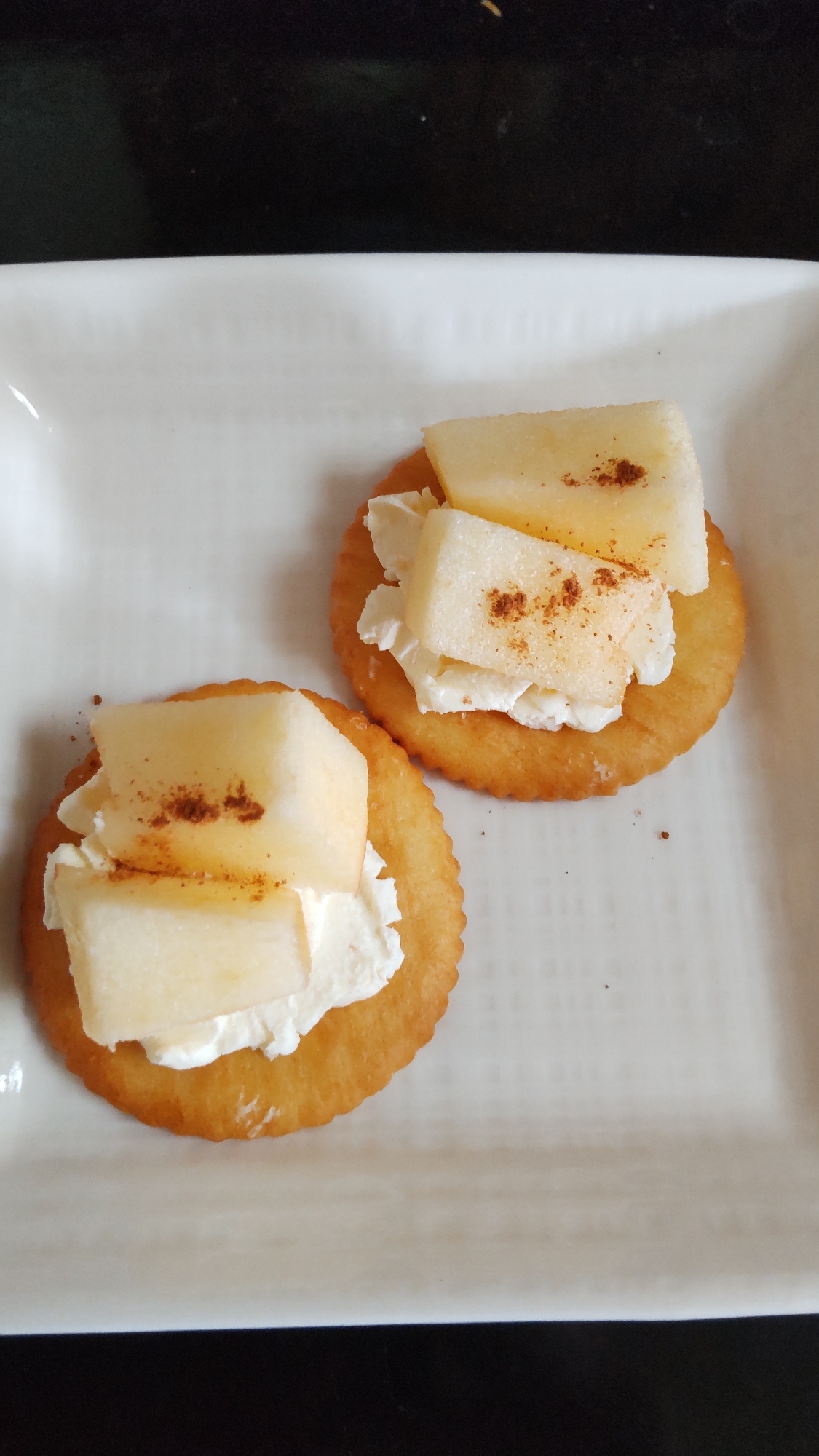 りんごとクリームチーズのカナッペ