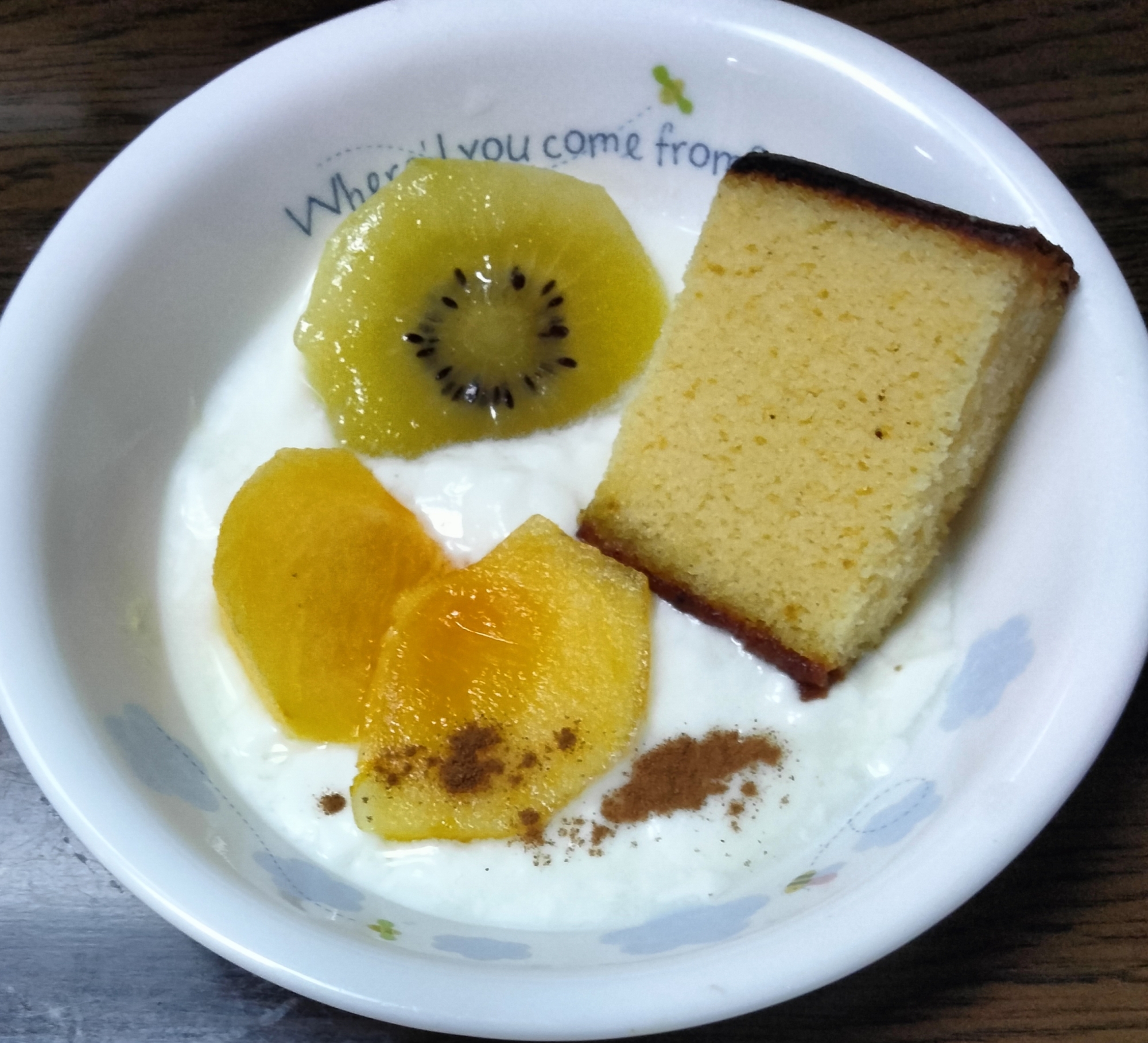 今日のヨーグルト♡柿キウイ&カステラ