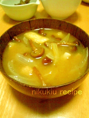 油揚げ たまねぎ なめこの味噌汁 レシピ 作り方 By Nikukiu 楽天レシピ