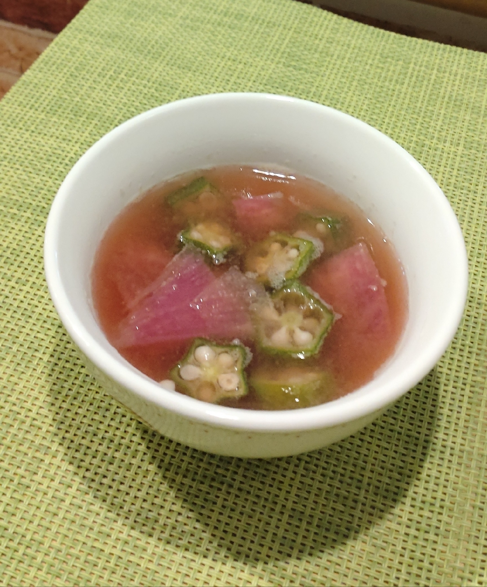 紅芯大根とオクラのお味噌汁