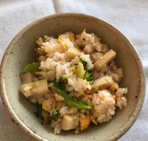ブロッコリーとかまぼこの梅干しチャーハン レシピ 作り方 By ボンド子 楽天レシピ ブロッコリーとかまぼこの梅干しチャーハン レシピ 作り方 By ボンド子 楽天レシピ