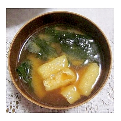 生わかめと油揚げの味噌汁（昆布だし）