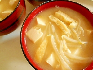 豆腐ともやしと油揚げの味噌汁 レシピ 作り方 By V るん 0394 楽天レシピ