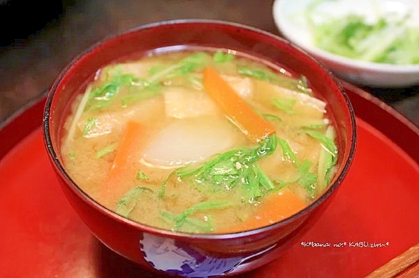 カブとキャベツの味噌汁