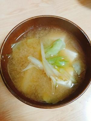 キャベツ 豆腐 みょうがのお味噌汁 レシピ 作り方 By やっすん 楽天レシピ