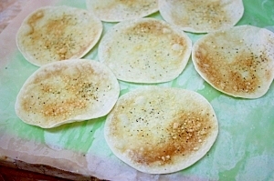 餃子の皮 レンジで簡単 チーズ風味のクラッカー レシピ 作り方 By