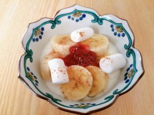 バナナと苺ジャムとマシュマロのシナモンヨーグルト レシピ 作り方 By はじゃじゃ 楽天レシピ