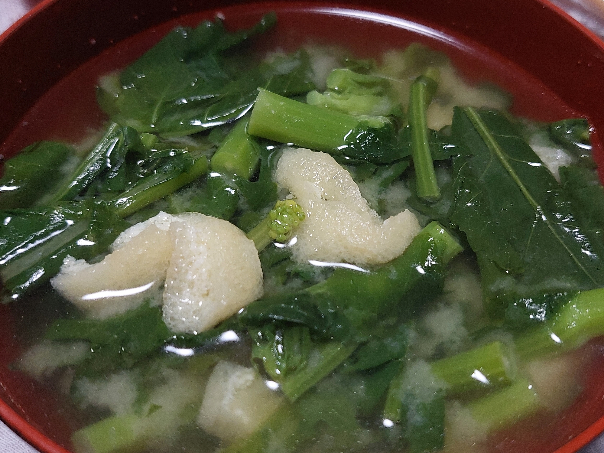 お椀に入ったのらぼう菜の味噌汁