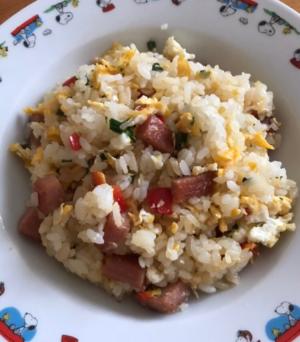 スパムとパプリカのガーリックチャーハン レシピ 作り方 By ボンド子 楽天レシピ