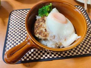 夜ご飯の余ったハンバーグでロコモコ風 レシピ 作り方 By きっちんmiwa 楽天レシピ