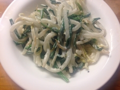 もやしとにらの粒マスタードマヨ和え