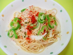 パプリカで彩りを♪ツナ玉ねぎピーマンのハーフパスタ